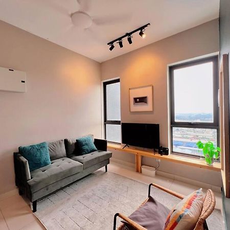 7 Pax Family Connecting Room D'Sara, Direct Link Mrt Kampung Selamat, Near Sungai Buloh & Thomson Hospital 莎阿南 外观 照片