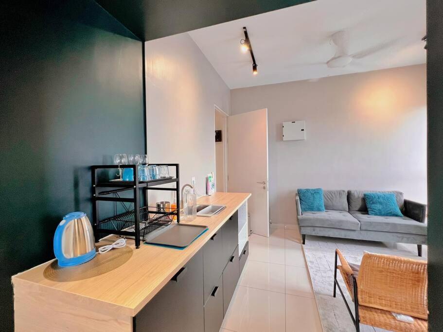 7 Pax Family Connecting Room D'Sara, Direct Link Mrt Kampung Selamat, Near Sungai Buloh & Thomson Hospital 莎阿南 外观 照片