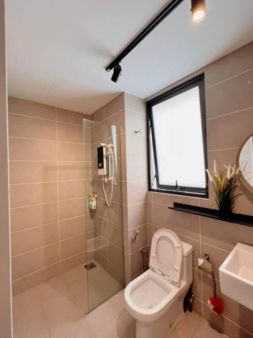 7 Pax Family Connecting Room D'Sara, Direct Link Mrt Kampung Selamat, Near Sungai Buloh & Thomson Hospital 莎阿南 外观 照片