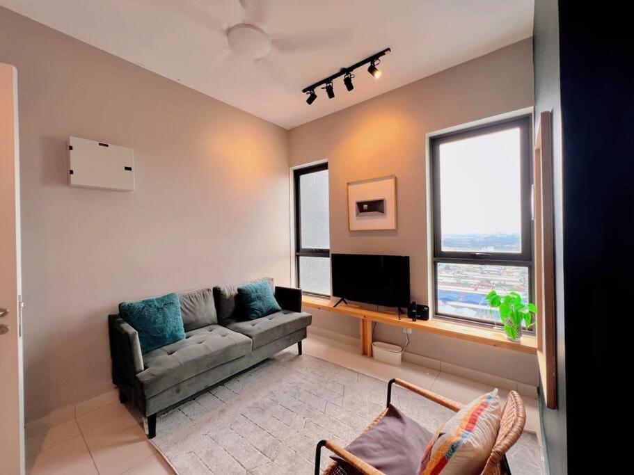 7 Pax Family Connecting Room D'Sara, Direct Link Mrt Kampung Selamat, Near Sungai Buloh & Thomson Hospital 莎阿南 外观 照片