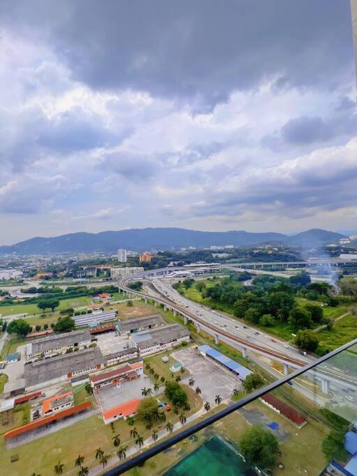 7 Pax Family Connecting Room D'Sara, Direct Link Mrt Kampung Selamat, Near Sungai Buloh & Thomson Hospital 莎阿南 外观 照片