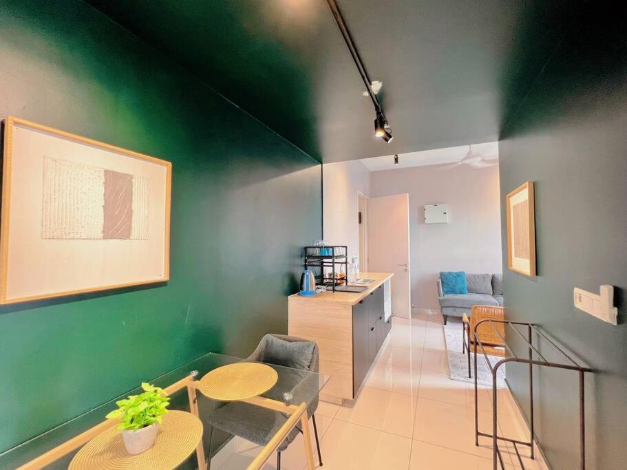 7 Pax Family Connecting Room D'Sara, Direct Link Mrt Kampung Selamat, Near Sungai Buloh & Thomson Hospital 莎阿南 外观 照片