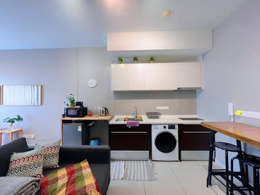 7 Pax Family Connecting Room D'Sara, Direct Link Mrt Kampung Selamat, Near Sungai Buloh & Thomson Hospital 莎阿南 外观 照片
